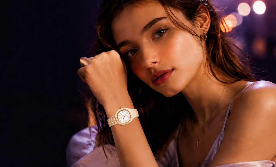 Aurora Edge watch made to be seen lifestyle